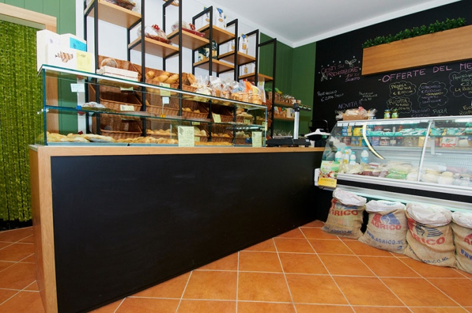 arredamento negozi alimentari panetteria la casa del pane quarona (9)